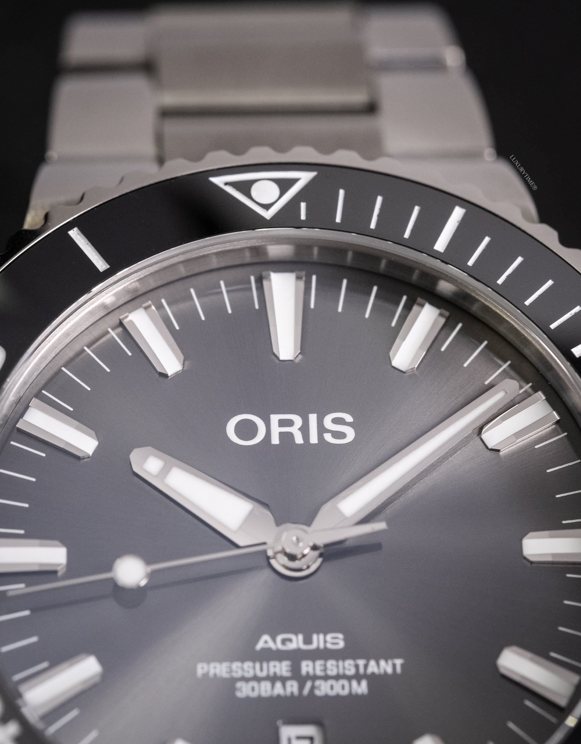 Oris Aquis Date Men's Watch