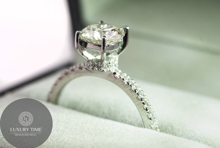 1.CT Round Brilliant Diamond Ring Set In Platinum