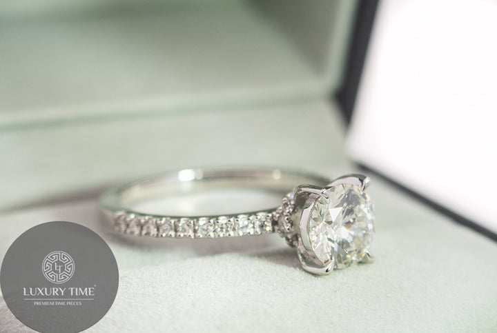 1.CT Round Brilliant Diamond Ring Set In Platinum