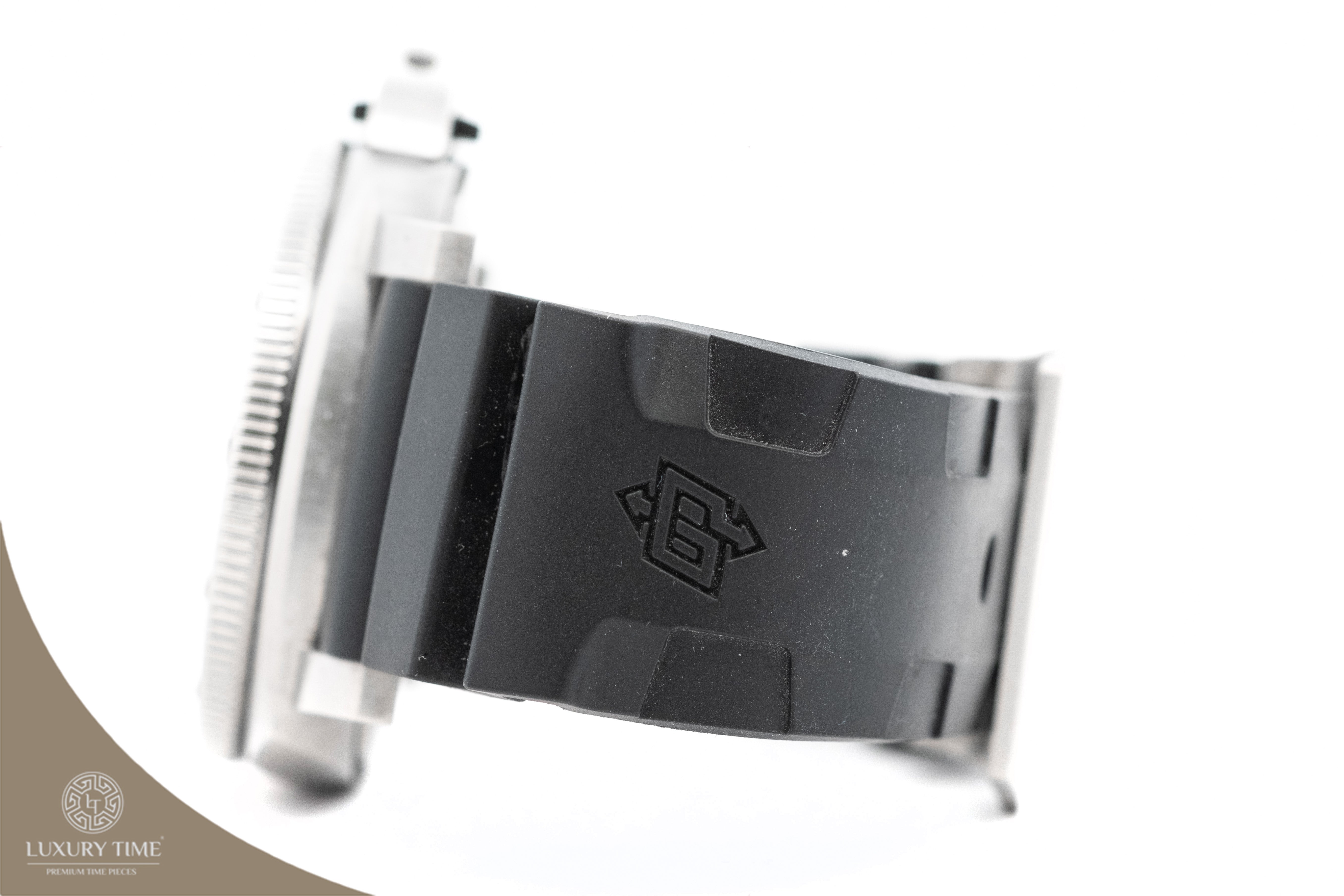Panerai Submersible QuarantaQuattro Men's Watch