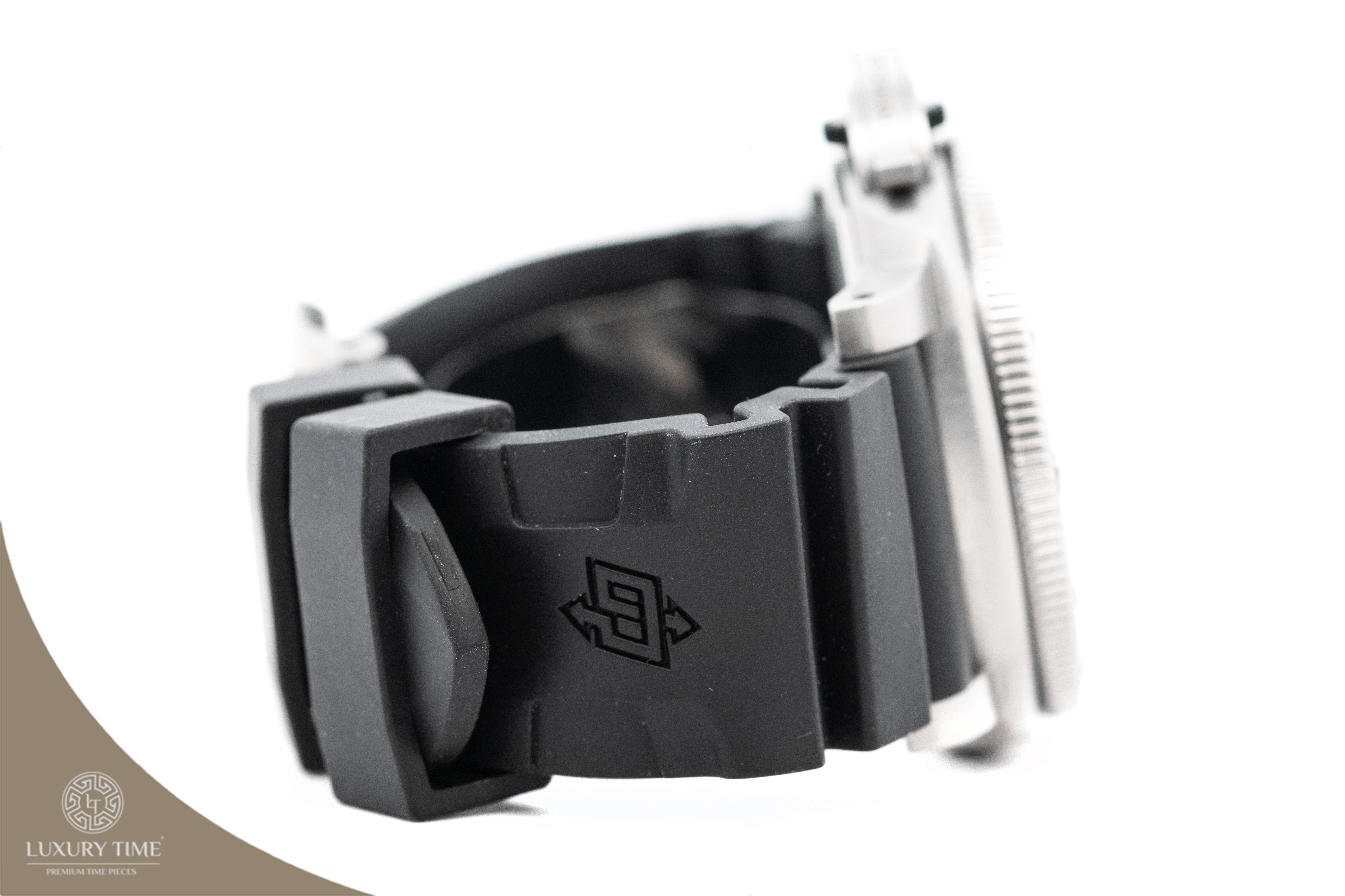 Panerai Submersible QuarantaQuattro Men's Watch