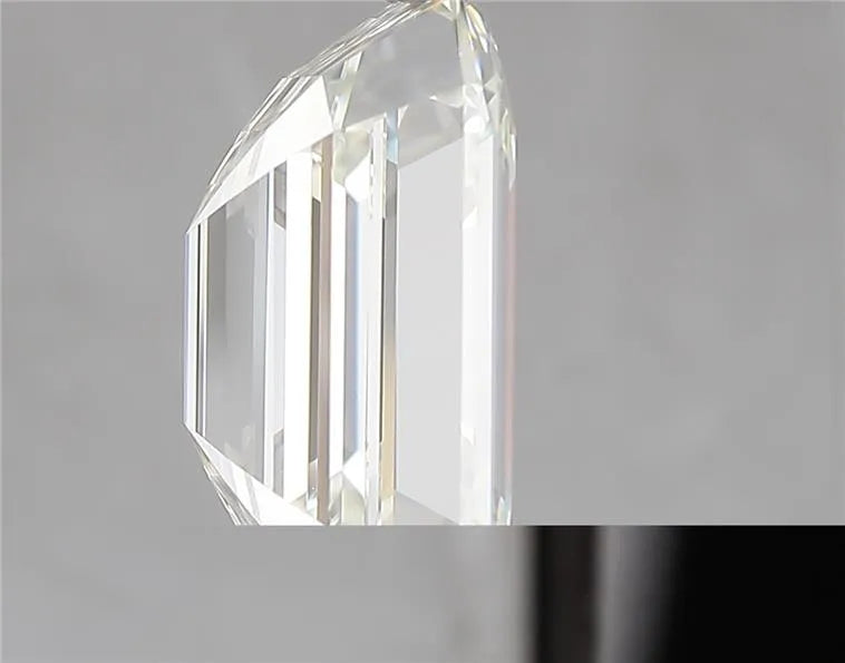 7.10ct Emerald Natural Diamond (Colour J, Clarity IF, Cut VG, IGI Certified)
