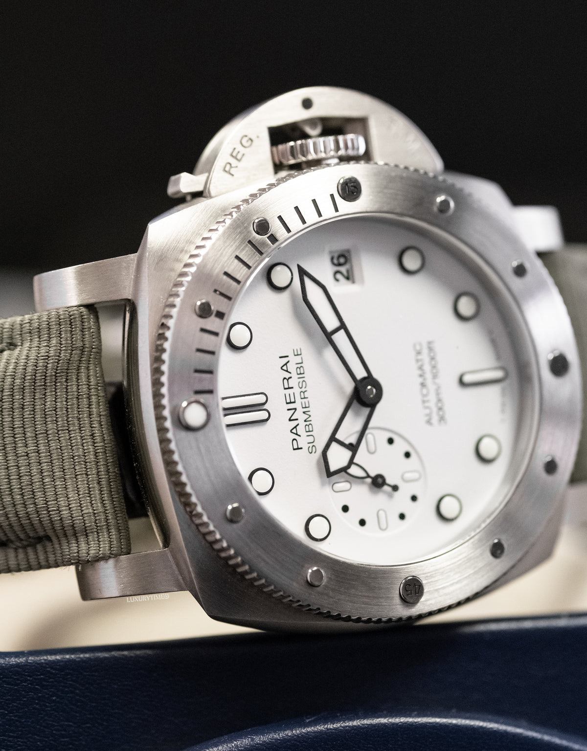 Panerai Submersible 42mm Mens Watch