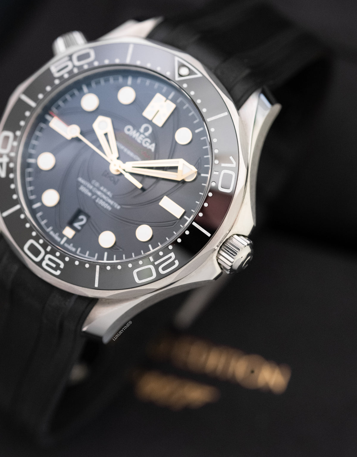 Omega Seamaster Diver 300m "James Bond 007" Co-Axial Master Chronometer 42mm Mens Watch